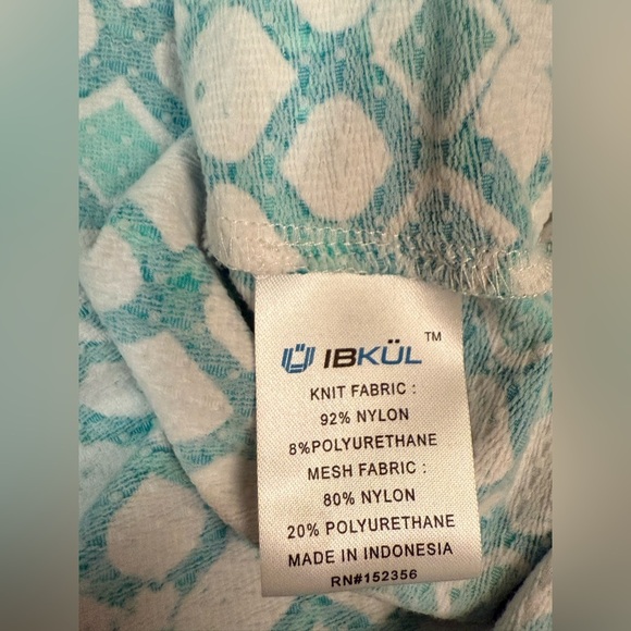 IBKUL Doreen Print Long Sleeve Mock Neck Top- Caribbean Tiles Size Medium UPF50 - Picture 6 of 7